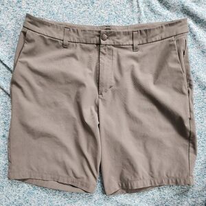 Lululemon mens shorts olive green 38w